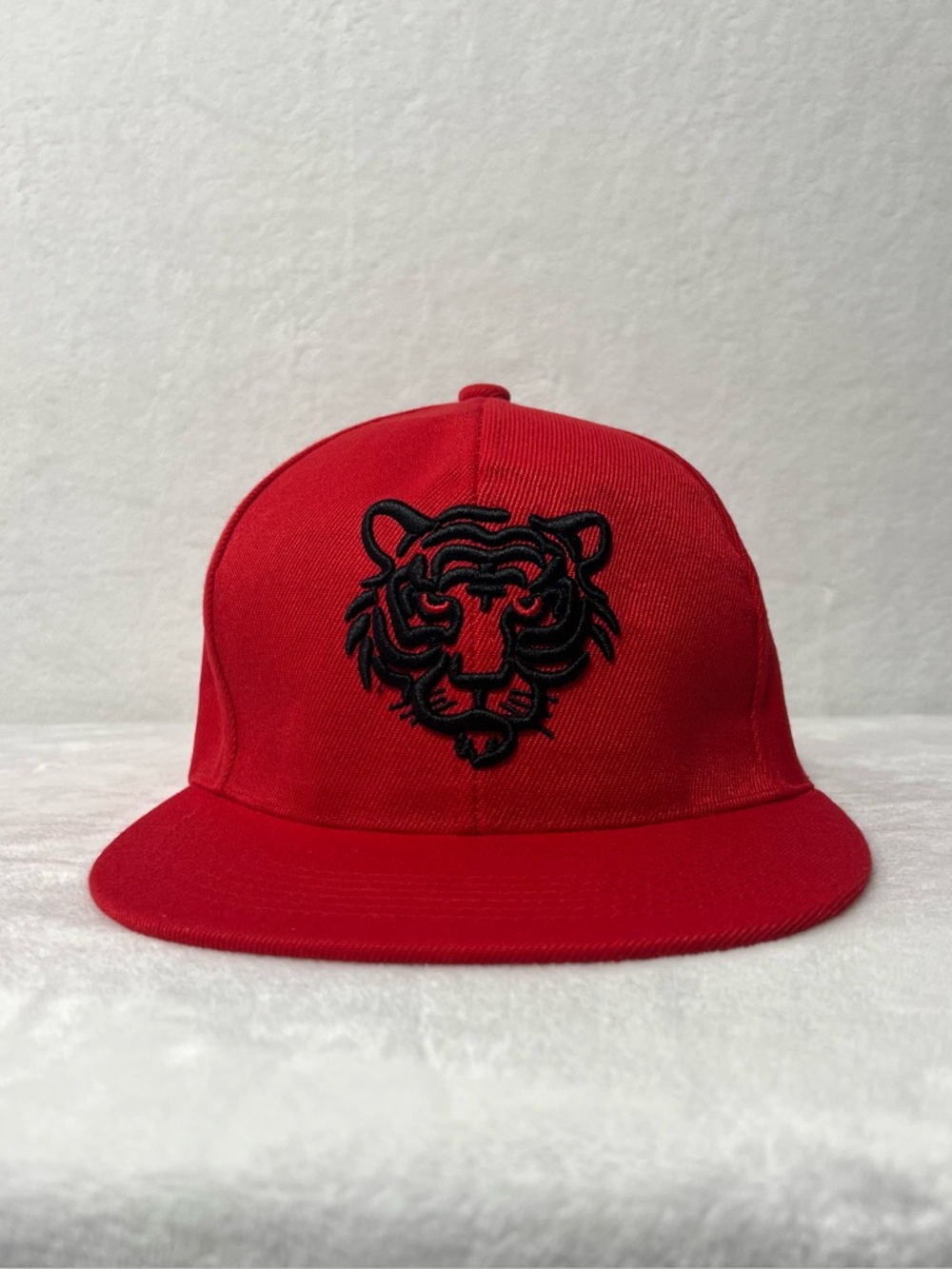 NWOT Red with Black Tiger Head Embroidery Flat Brim Baseball Cap